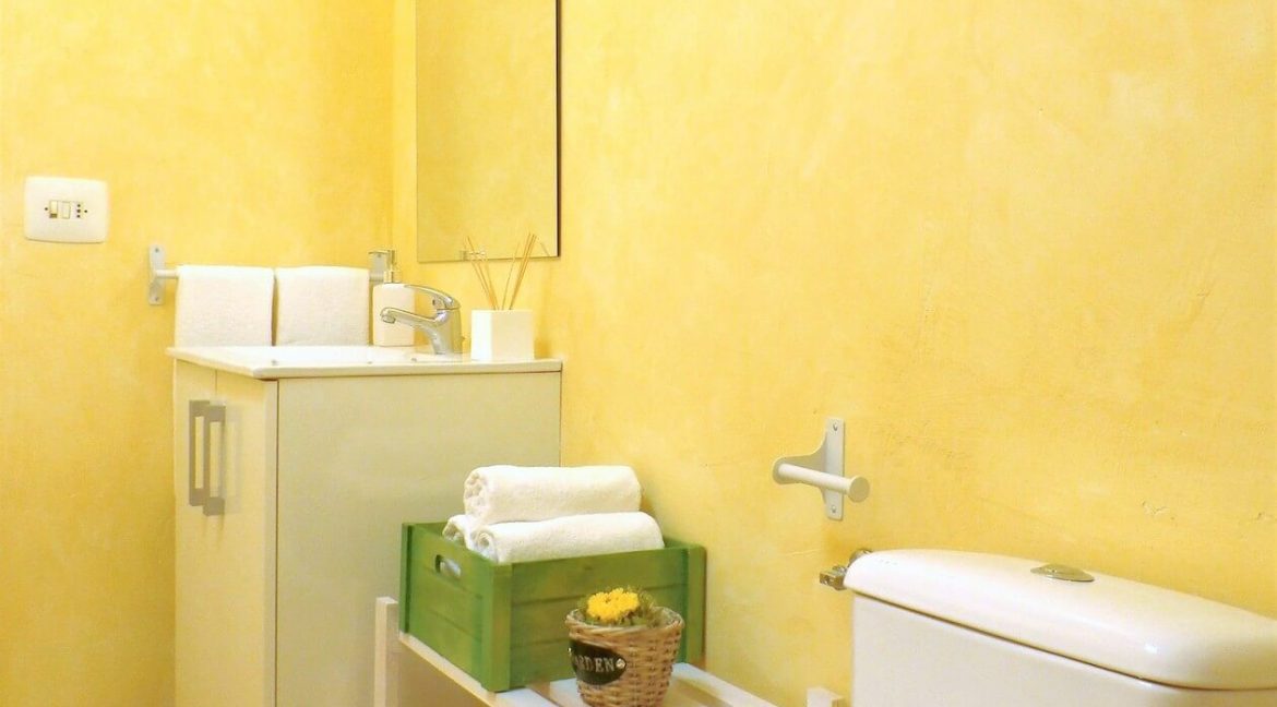 baño-naranja Villa Bartumeu