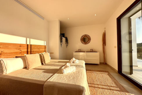 dormitorio_hidromasaje_terraza_privada_ibiza_VILLA CAS HÉSPERO