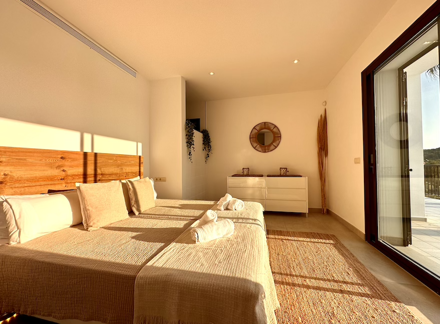 dormitorio_hidromasaje_terraza_privada_ibiza_VILLA CAS HÉSPERO